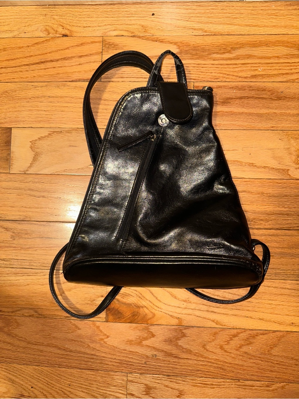 Via Veneto Black Leather Women’s Sling Backpack (vintage)